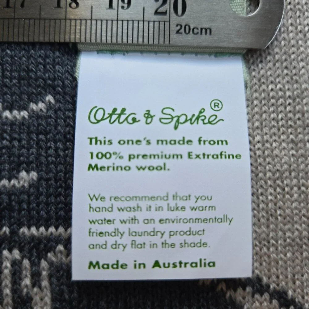 NWT Otto & Spike Merino Scarf Wool Knit Cockatoo Parrot Bird Charcoal GREY